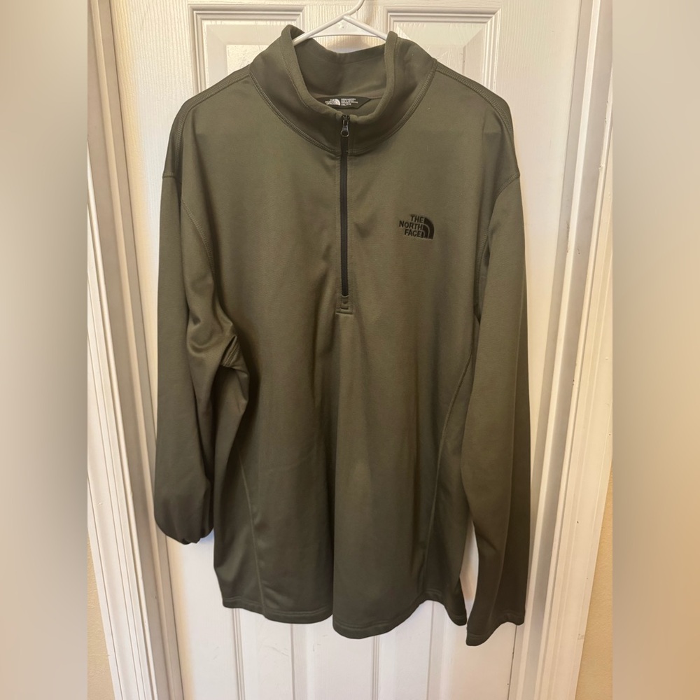 XXL Men’s North face 1/2 zip sweatshirt.